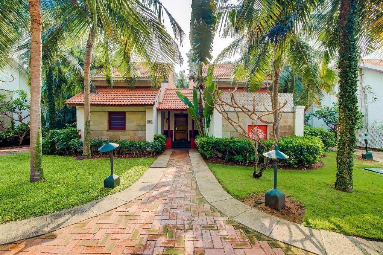 Radisson Blu Resort Temple Bay Mamallapuram Exterior photo A view of the resort